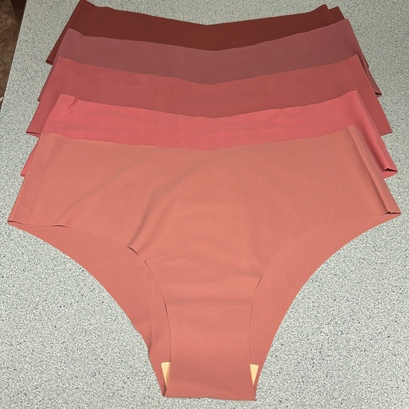 5pairs Pretty in Pink Women’s V Cut Bikinis - Picture 3 of 5